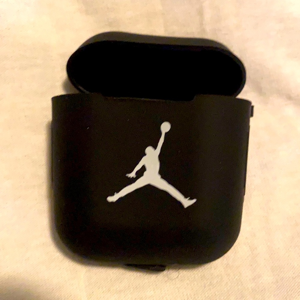 ᗩIᖇ ᒍOᖇᗪᗩᑎ AirPods Gen. 1&2